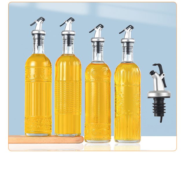 Equipped with a closed manual plastic oil nozzle 3