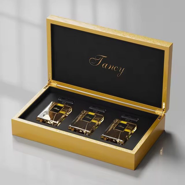Box packaging of luxury perfume bottle 3 Box packaging of luxury perfume bottle 3