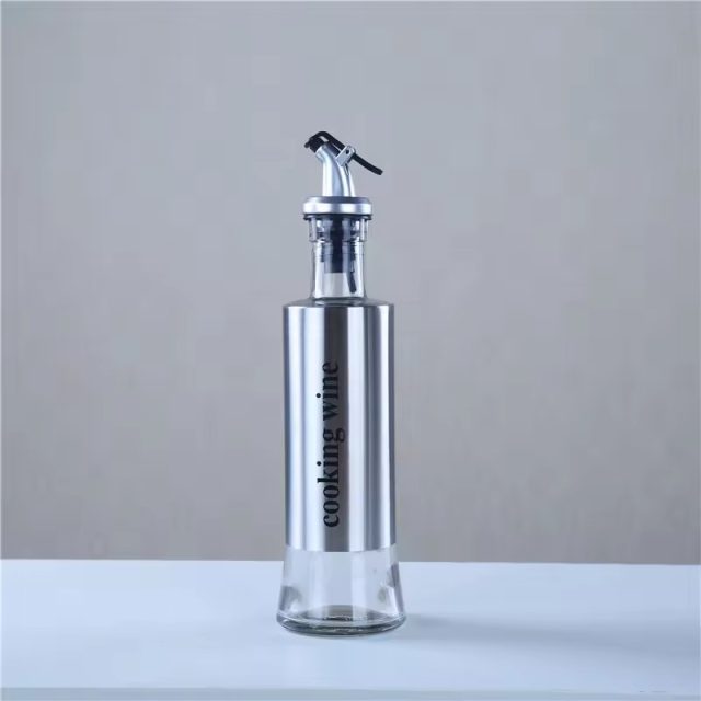 Distributors and glued stainless steel oil bottles 4 Distributors and glued stainless steel oil bottles 4