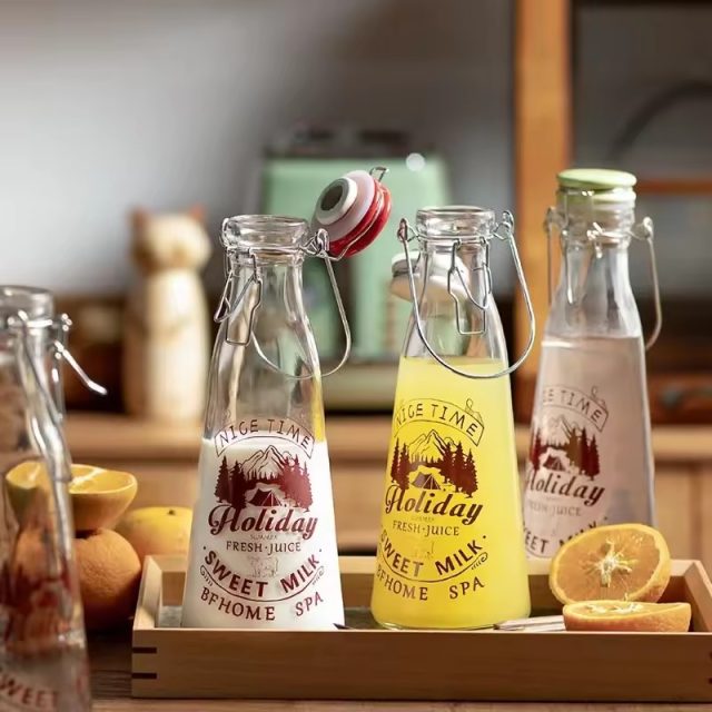 Glass shake top bottle with airtight cap 4 1 Glass shake top bottle with airtight cap 4 1