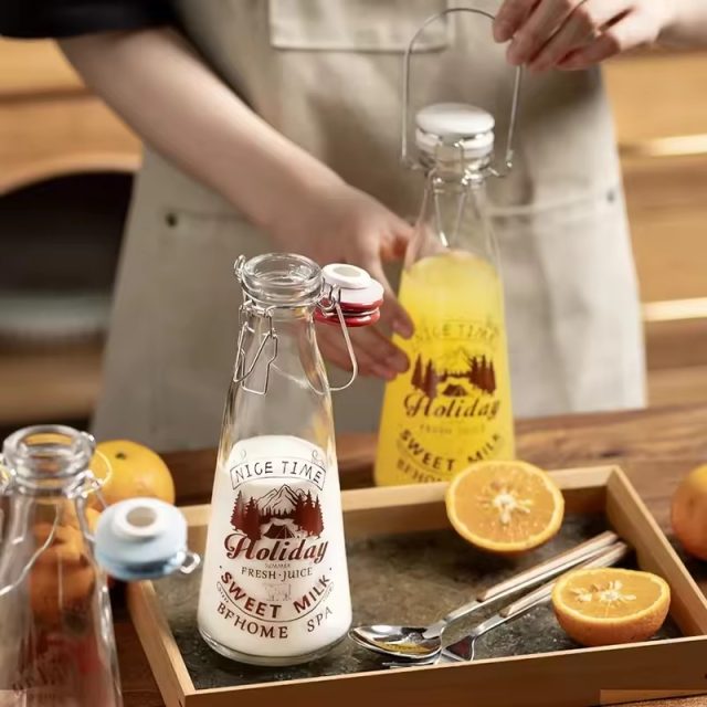 Glass shake top bottle with airtight cap 6 1 Glass shake top bottle with airtight cap 6 1