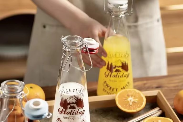 Glass shake top bottle with airtight cap 6 1 Glass shake top bottle with airtight cap 6 1