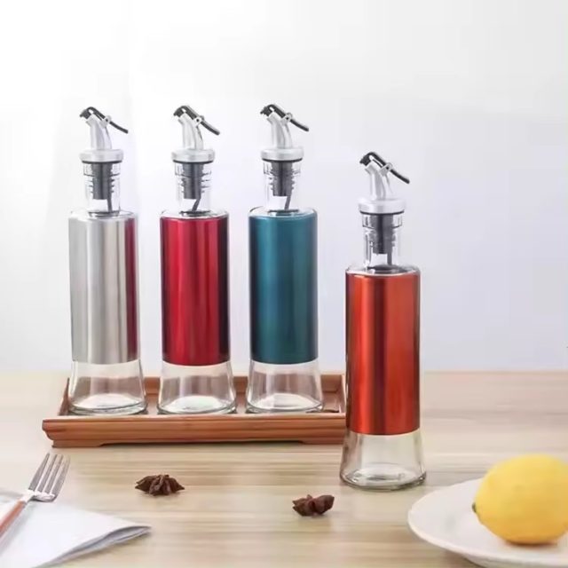 Kitchen utensils can be seen with oil pot seasoning 3 Kitchen utensils can be seen with oil pot seasoning 3