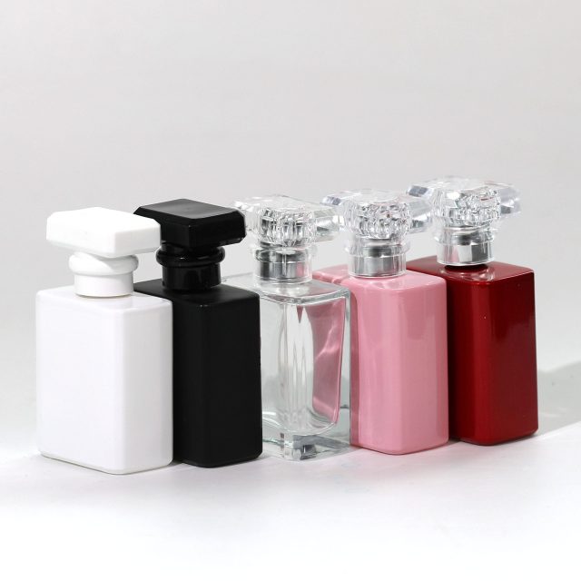 Perfume atomizing bottle with spray 3 scaled Perfume atomizing bottle with spray 3 scaled